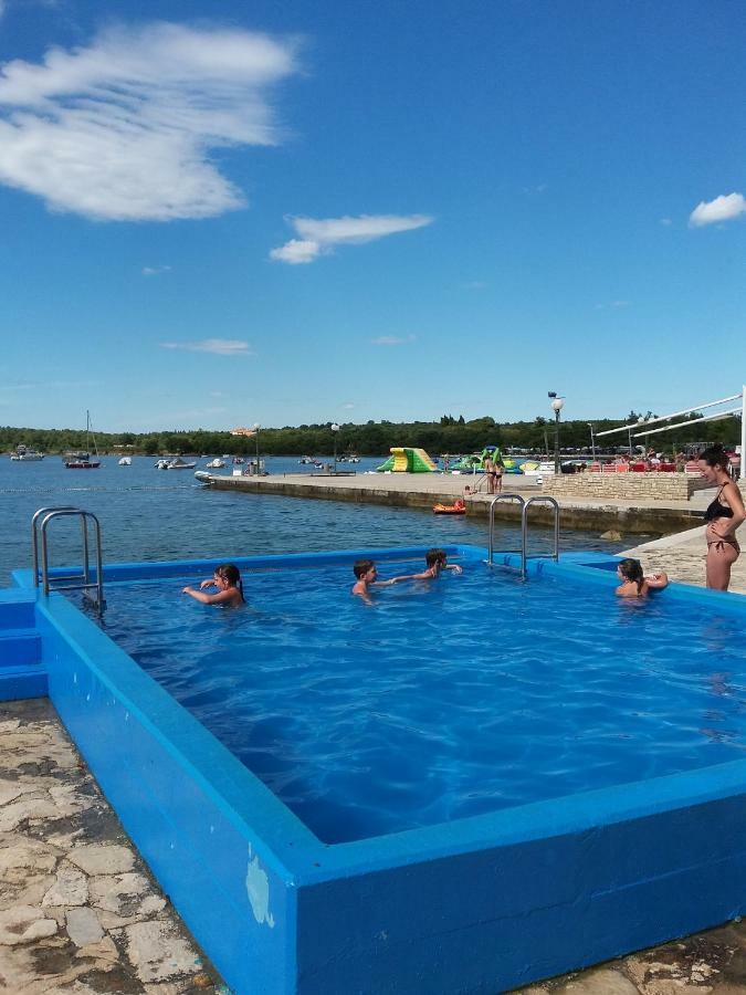 Victoria Mobilehome In Orsera Camping Resort Dış mekan fotoğraf
